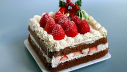 草莓巧克力圣诞蛋糕