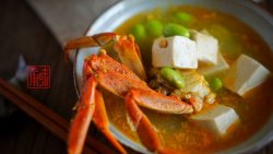 青豆蟹粉豆腐汤，给大闸蟹多一种可能的惊喜。