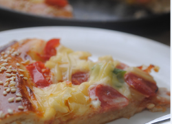 营养好吃的蔬果香肠披萨
