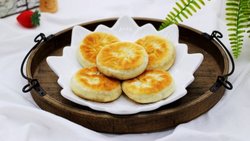 洋葱猪肉香菜发面馅饼