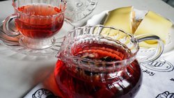 洛神花茶配芒果班戟，美丽下午饮