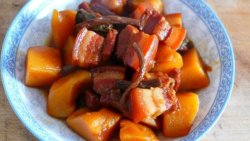 红烧肉炖土豆茶树菇