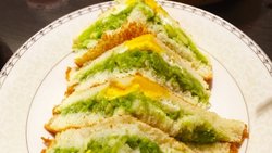 牛油果三明治夹sunny side up煎蛋