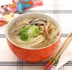 时蔬鸡汤面