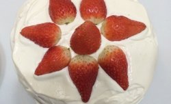 草莓奶油蛋糕（8寸戚风）