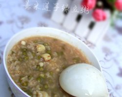 薏米莲子绿豆粥