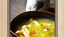 冬季快手暖身养生菜——高汤萝卜菌菇煲！