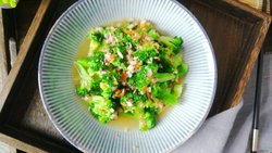 水煮西兰花再升级，低脂少油更鲜美