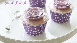 奶油霜紫色杯子蛋糕