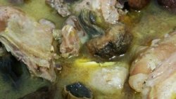 “月子鸡”～红菇米酒鸡汤*天然食材的传统做法*