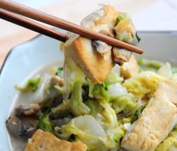 蛤蜊豆腐炖白菜