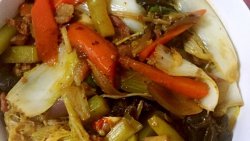 麻辣香锅-香肠，莴笋，木耳，白菜，金针菇，胡萝卜，洋葱
