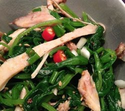 [自家菠菜拌鸡丝]