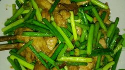 蒜苔炒肉（香嫩）