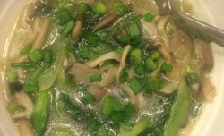 蘑菇青菜汤