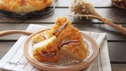 肉松培根面包