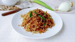 肥牛葱葱酱油面