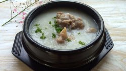 咸猪骨薏米粥