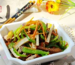 香干青椒炒肉丝---春季美食