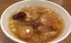 皂角米炖银耳红枣羹