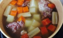 立冬大补：土豆胡萝卜炖羊排