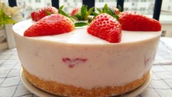 草莓慕斯蛋糕（八寸，免烤型）