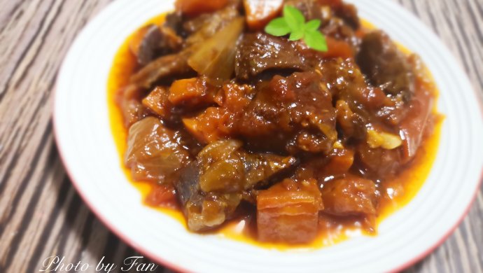 俄罗斯经典名菜：俄式红烩牛肉