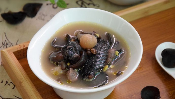 黑豆木耳乌鸡汤