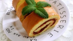 草莓果酱蛋糕卷