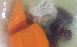 海底椰红萝卜炖排骨汤