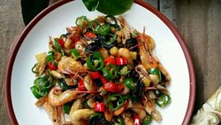 紫苏双椒炒河虾