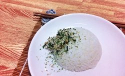 简单早餐：金枪鱼沙拉海苔拌饭