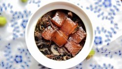 太好味的电饭锅“桑拿”梅干菜焖肉