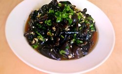 清脆可口下酒菜^凉拌黑木耳