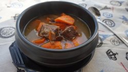 冬日养生汤|咖喱胡萝卜牛腩汤