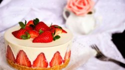 【草莓慕斯蛋糕】——草莓季系列美食