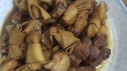 红烧肉炖干豆腐扣