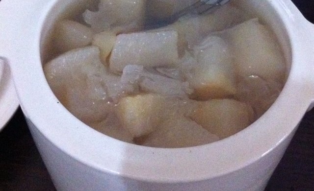 冰糖银耳雪梨汤