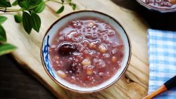 紫米红豆杂粮粥
