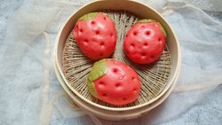 草莓豆沙包