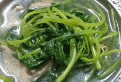 益母草瘦肉汤(经期量少和痛经的必备食疗)