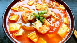夏天酸爽开胃的海鲜泡菜豆腐汤