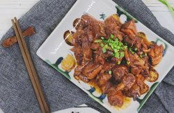 你看这个鸭子喝醉了，不如我们把它吃了吧！