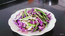 豇豆紫甘蓝炒绿豆芽