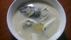鲫鱼豆腐蘑菇汤