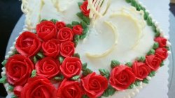玫瑰白巧皇冠裱花蛋糕