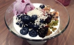 夏日冰品：蓝莓冰激淋干酪酸奶