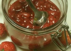 自制新鲜草莓果酱 给宝宝吃健康无添加
