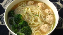鸡汤虾丸面