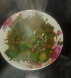 芹菜青椒小炒肉